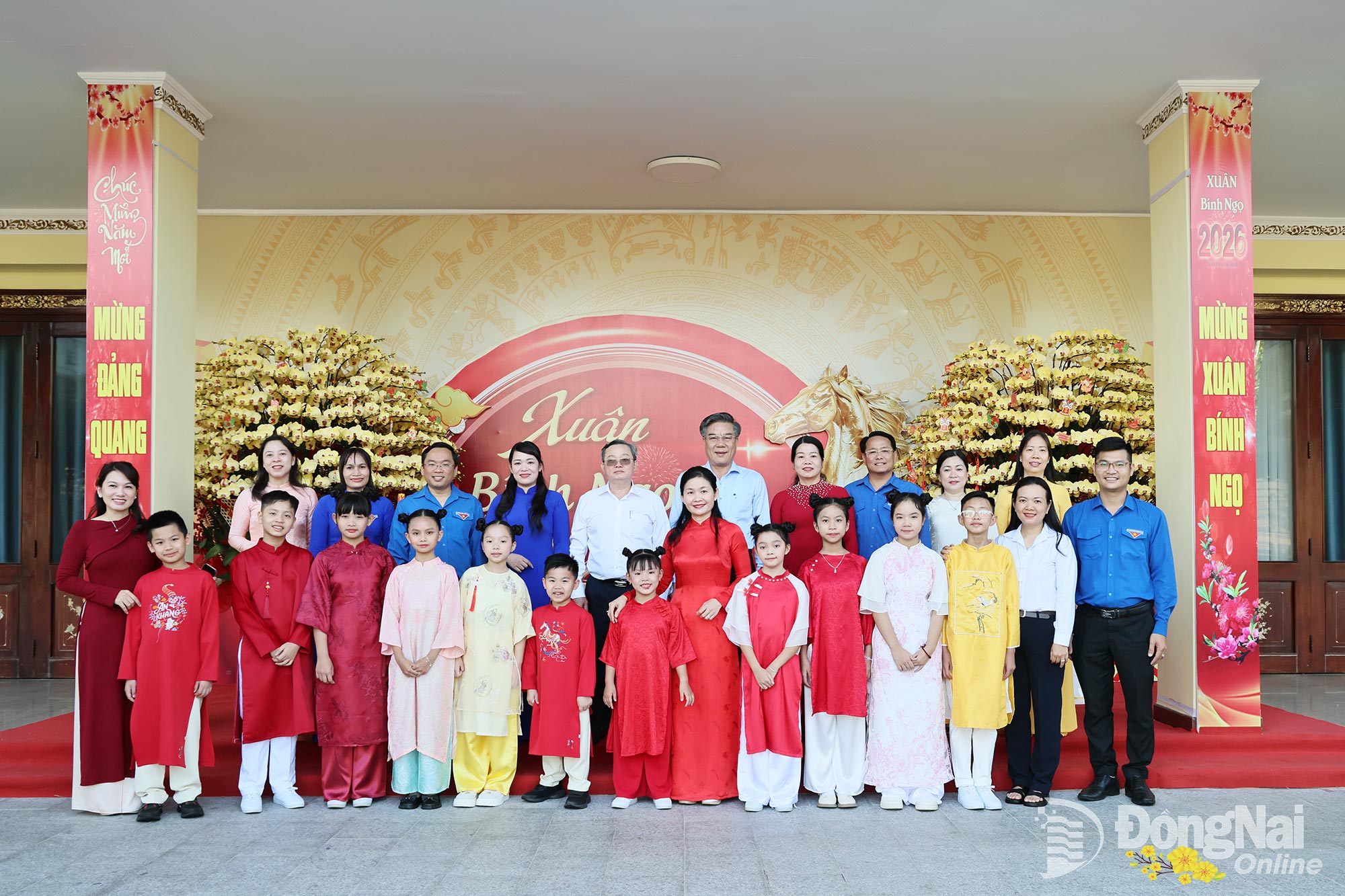 Ấm áp lễ dâng hương tưởng nhớ Bác Hồ trong khuôn viên Tỉnh ủy ngày đầu năm mới